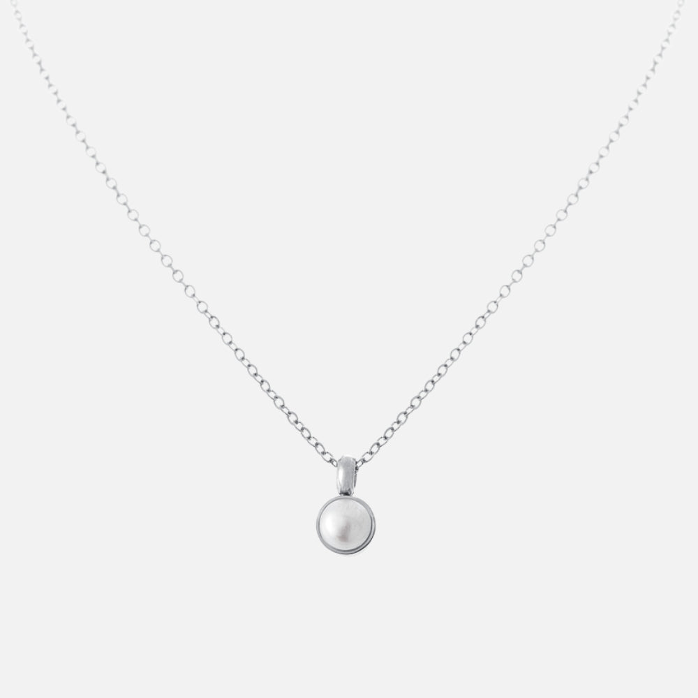 Minimal Pearl Necklace