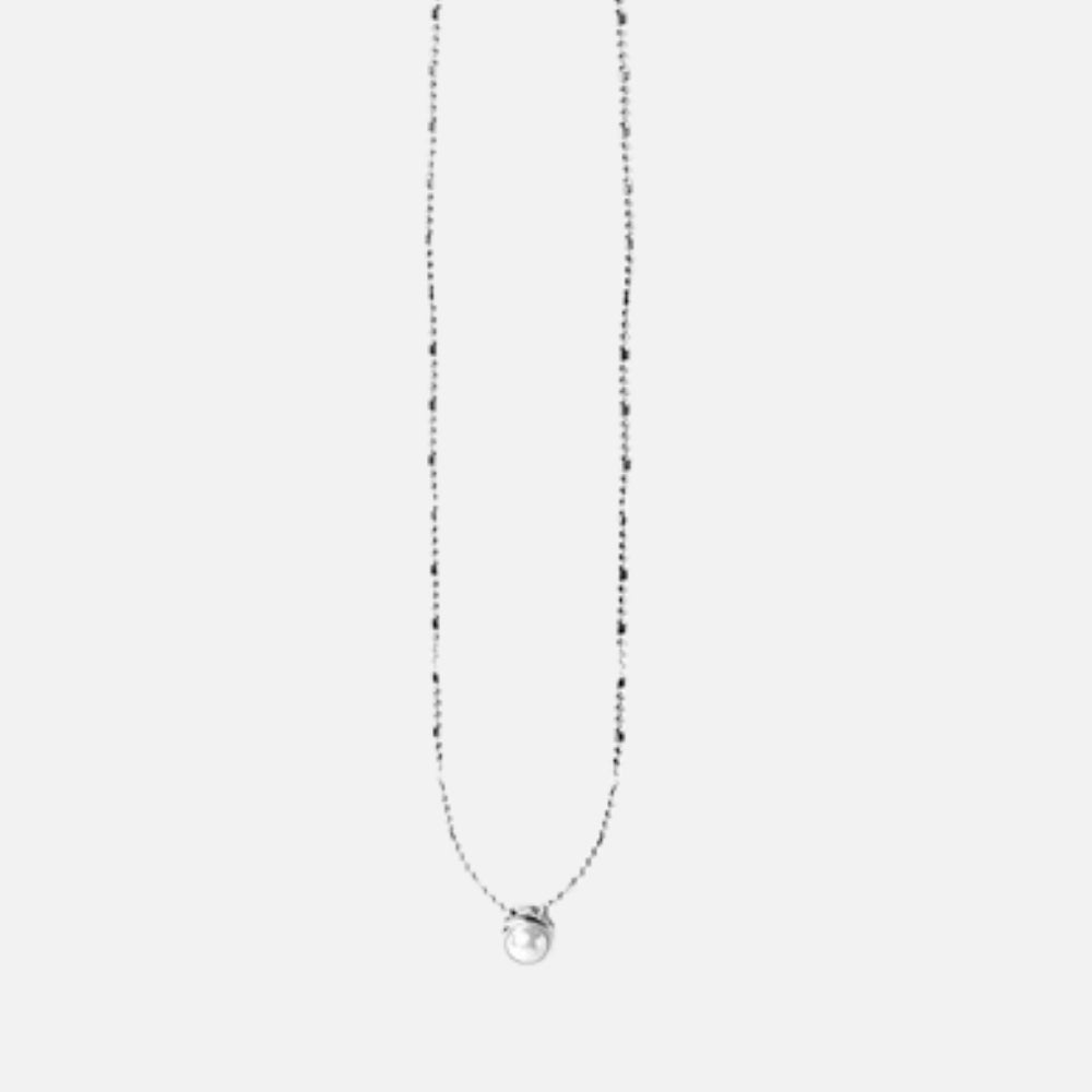 Subtle Pearl Necklace